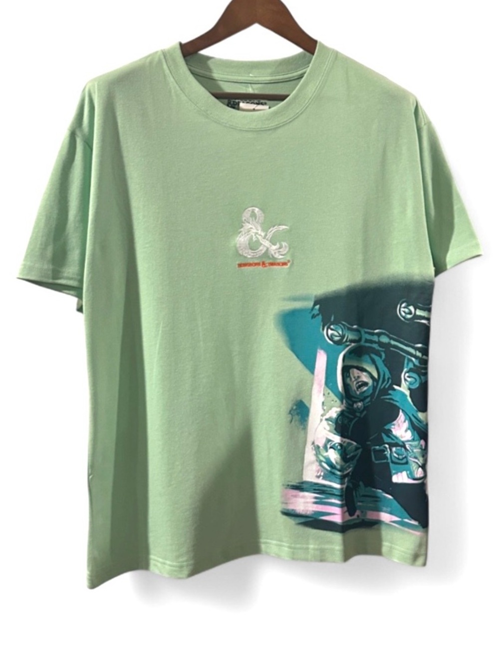 Dungeons & Dragons Green Graphic & Embroidered T-shirt Size Men’s Large (NWT)
